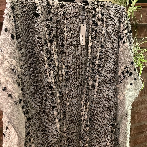 Cozy Shawl - Picture 1 of 7